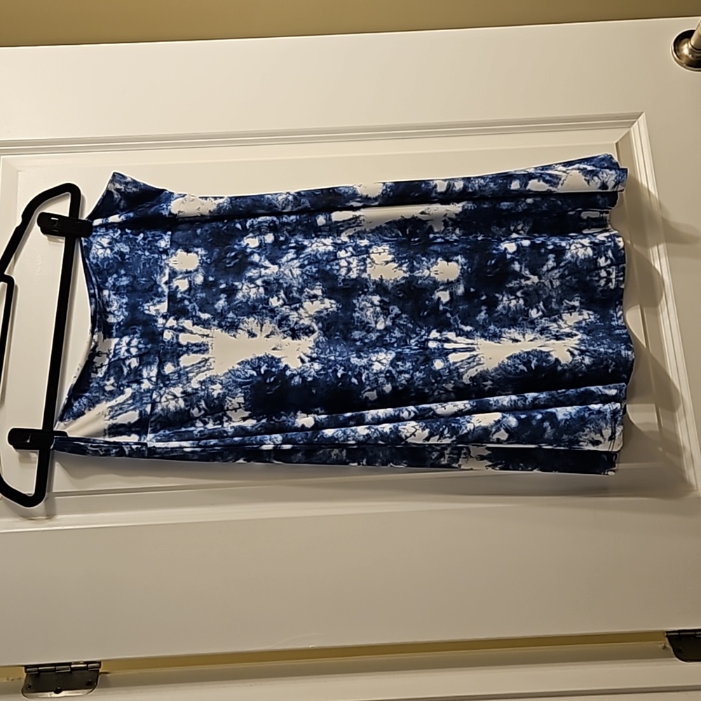 Lula Roe Maddison skirt 2XL Blue and white